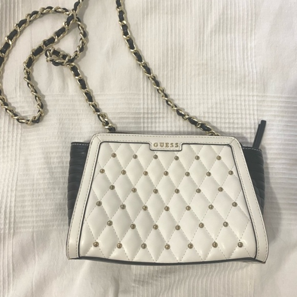 GUESS crossbody purse.
